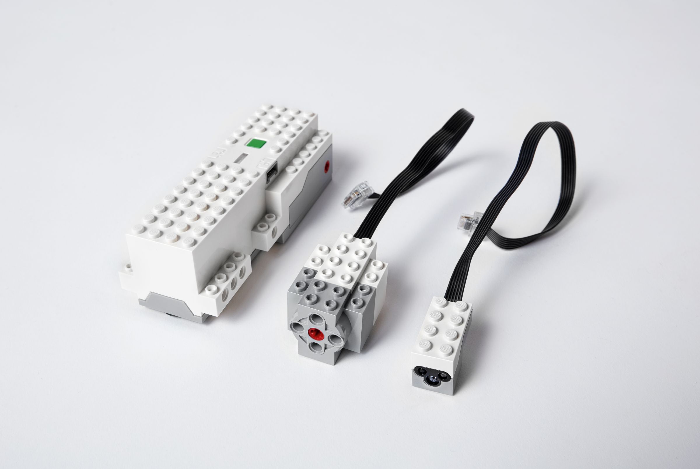 LEGO BOOST 17101 Programmierbares Roboticset LEGO_BOOST_HARDWARE_WHITE_V010 2.jpg